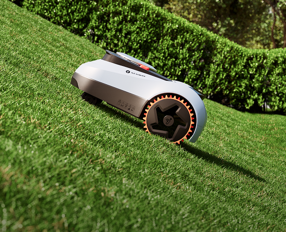 Segway Navimow i105E robot lawn mower.