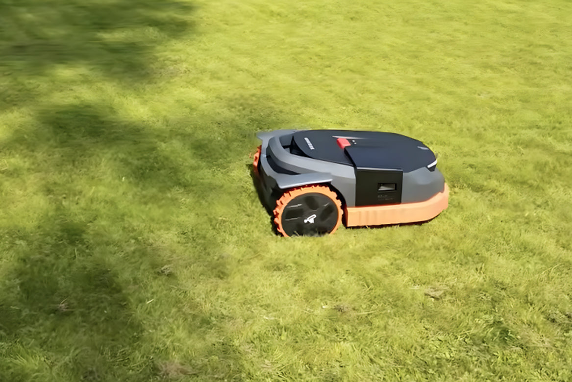 Navimow i110N robot lawn mower.